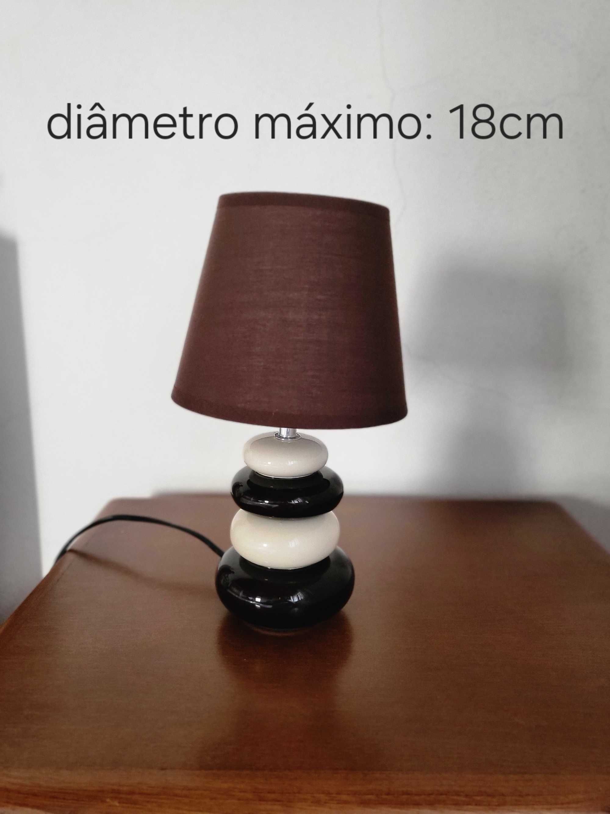 Dois candeeiros de mesa