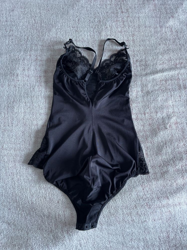 Czarne body bielizna modelujaca koronka wyszczuplajace