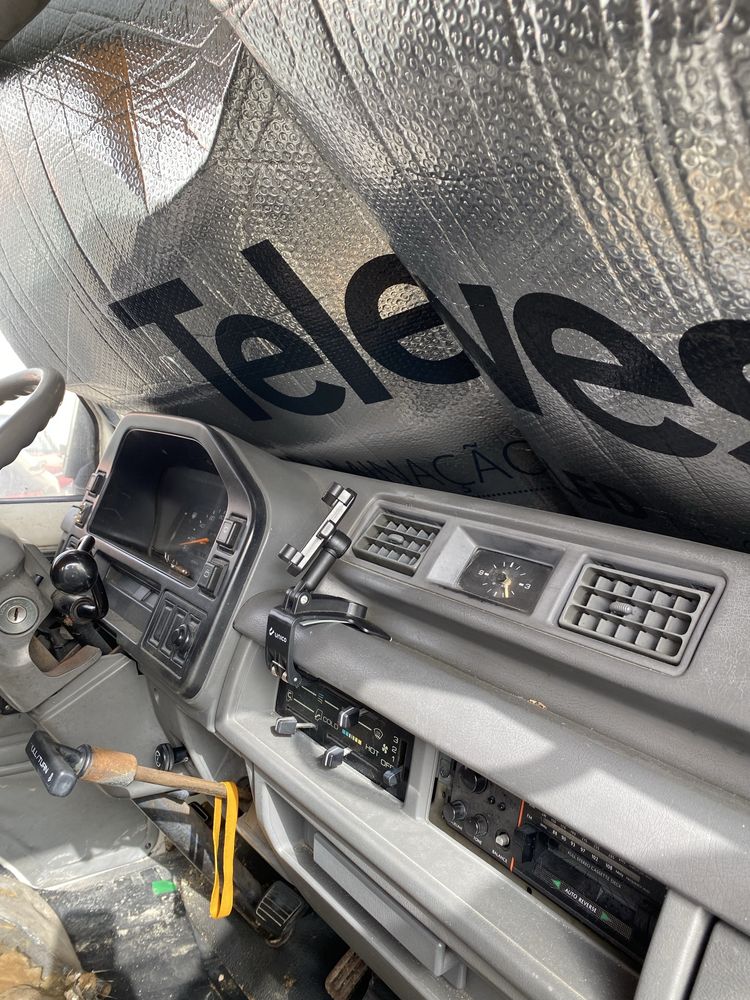 Isuzu Midi Mover 6 lugares – Projeto Campervan inacabado