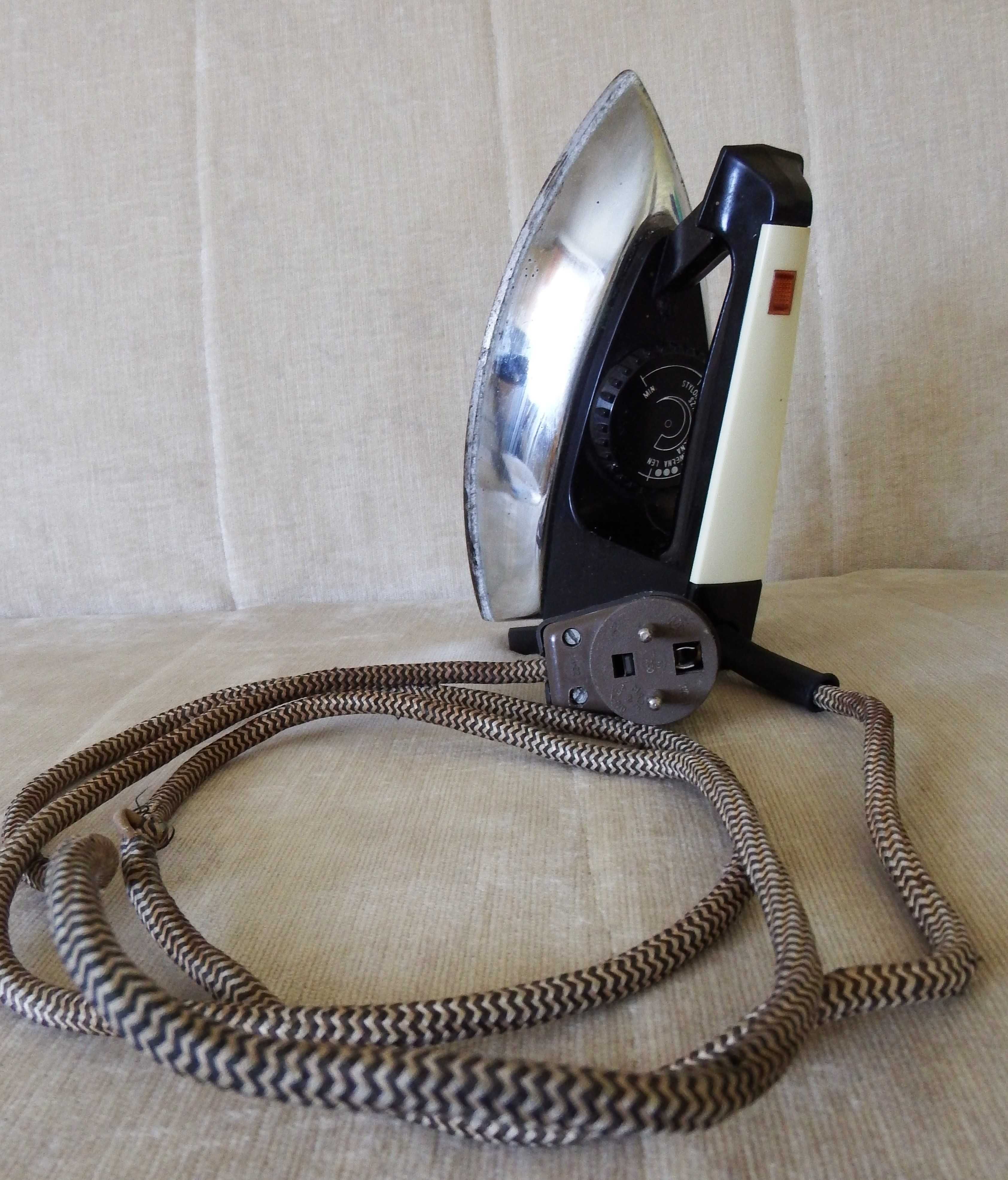 Żelazko elektryczne starego typu PREDOM DEZAMET