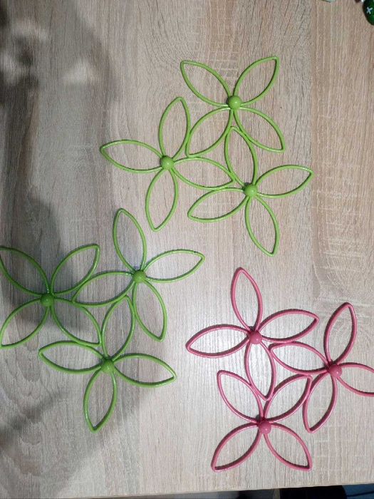 Металеві підставки під гаряче і силіконові на стіл