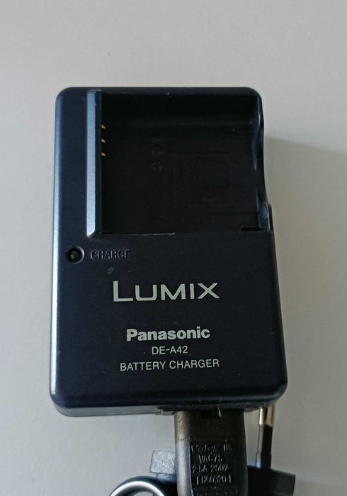 ładowarka LUMIX firmy Panasonic.