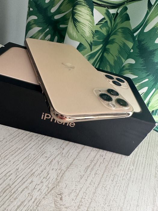 iPhone 11 pro max gold