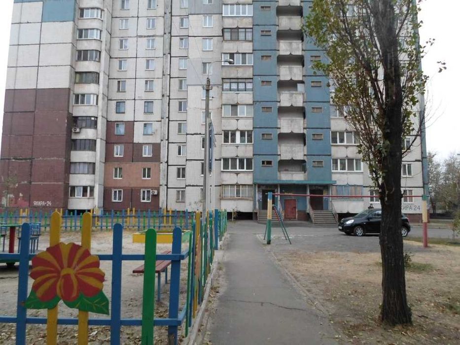 Продаж  4-х кімнатної квартири на Дзержинці