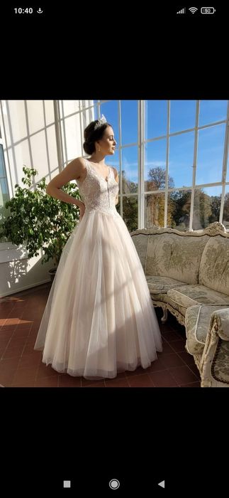 Suknia ślubna w szampańskim kolorze