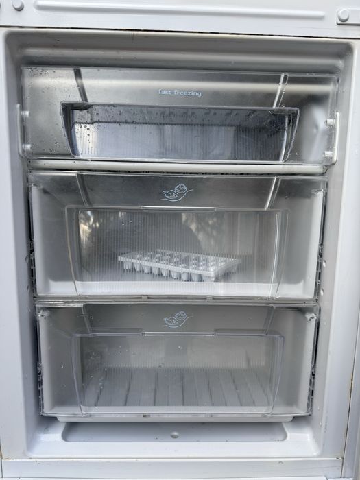 Холодильник-Морозильник Индезит