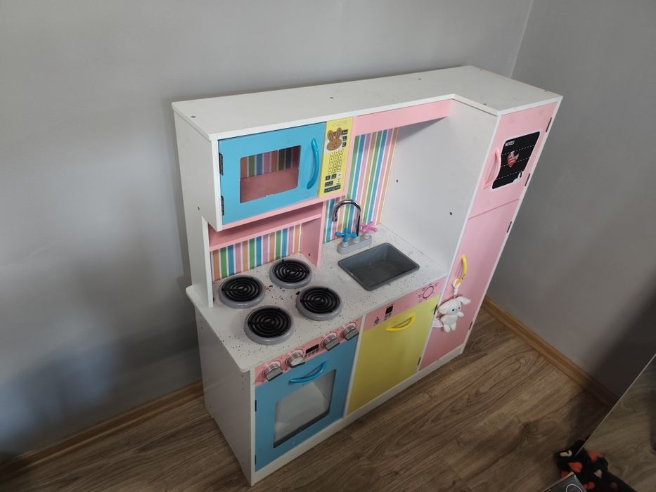 Duża kuchnia dla dziecka + dwie torby akcesorii.