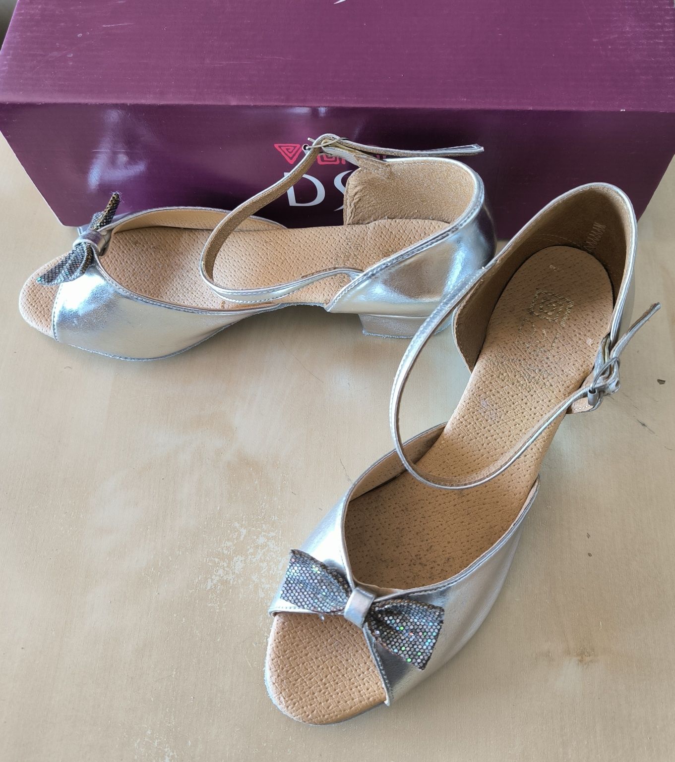 Sapatos de dança número 36,5 prateados NOVOS