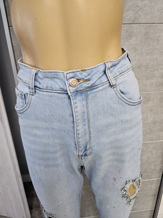 Spodnie jeansowe Mom Fit z cyrkoniowymi sercami  Lauia rozm L