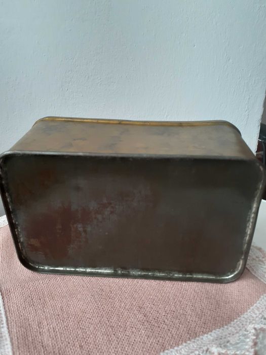 Metalowa skrzyneczka  /pudelko  ma 100 lat