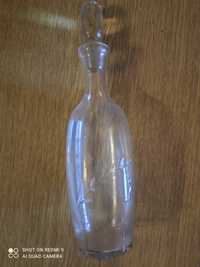 Karafka szklana z grawerowanym wzorem