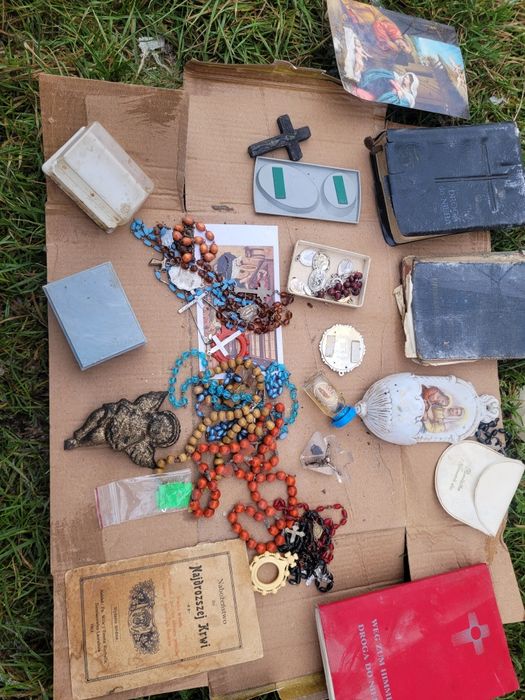 Stare dewocjonalia i święte obrazy