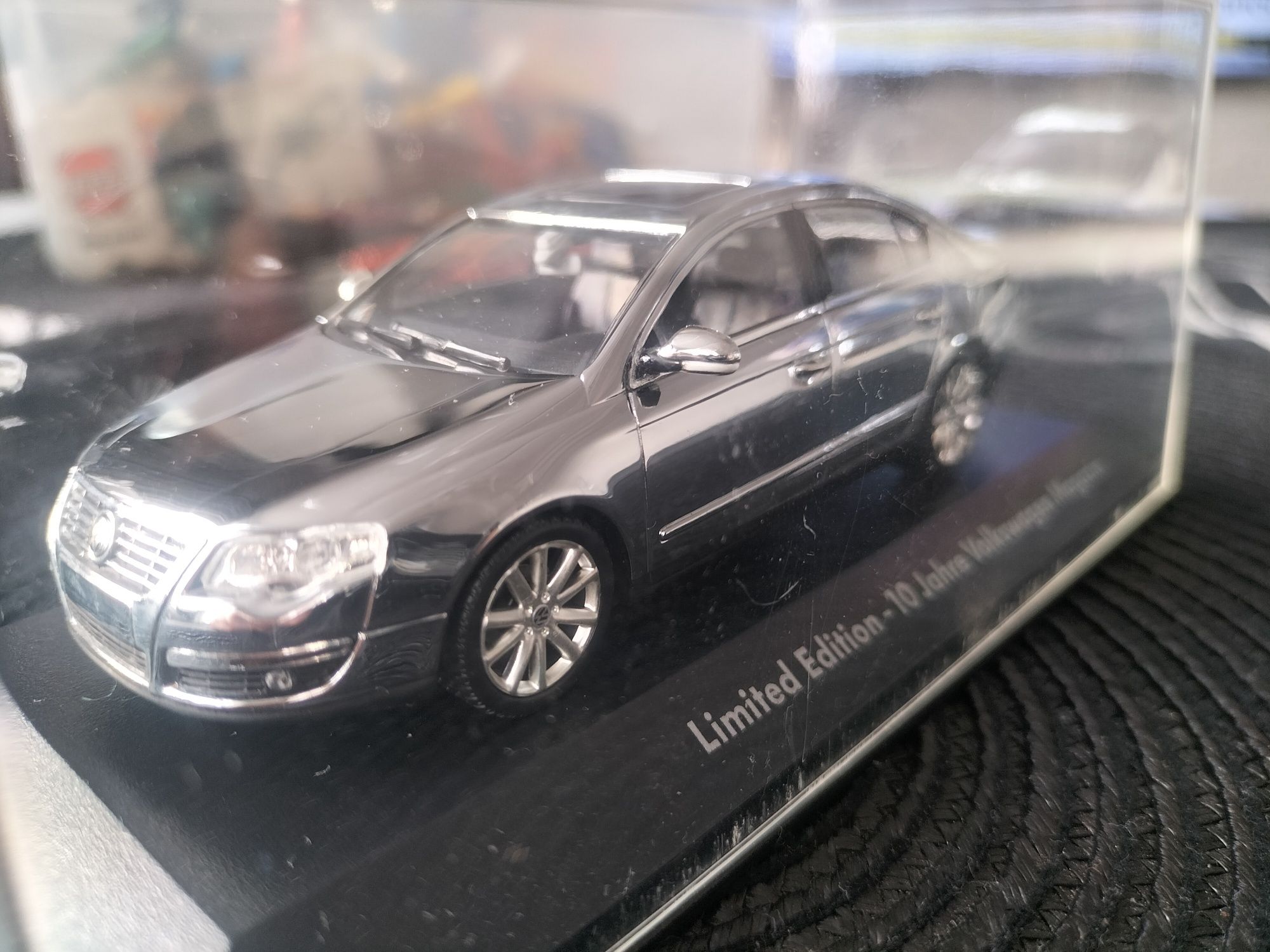 Minichamps volkswagen passat 1:43 chrom.