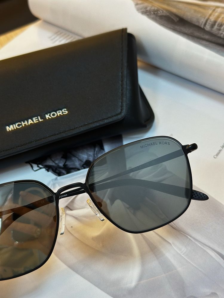 Чоловічі сонцезахисні окуляри Michael Kors