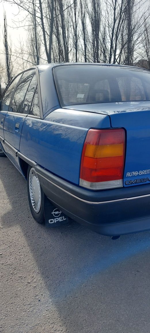 Опель омега 1.8  Opel Omega