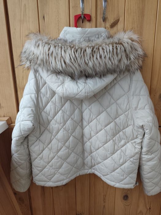 Молочная стеганная курточка