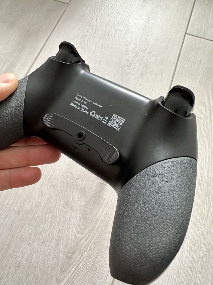 Bezprzewodowy pad do PS4 / PC – model T-28, bardzo dobry stan