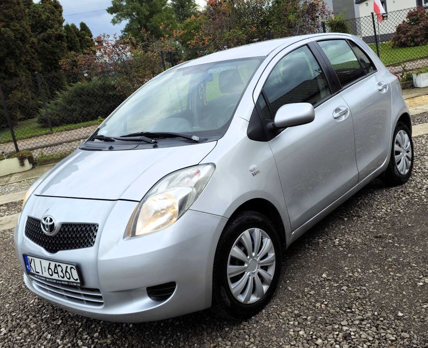 Yaris 1.0 benzyna klimatyzacja 5 drzwi 5 litów spalanie