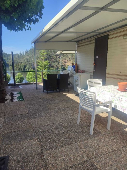 Residêncial com vistas de rio