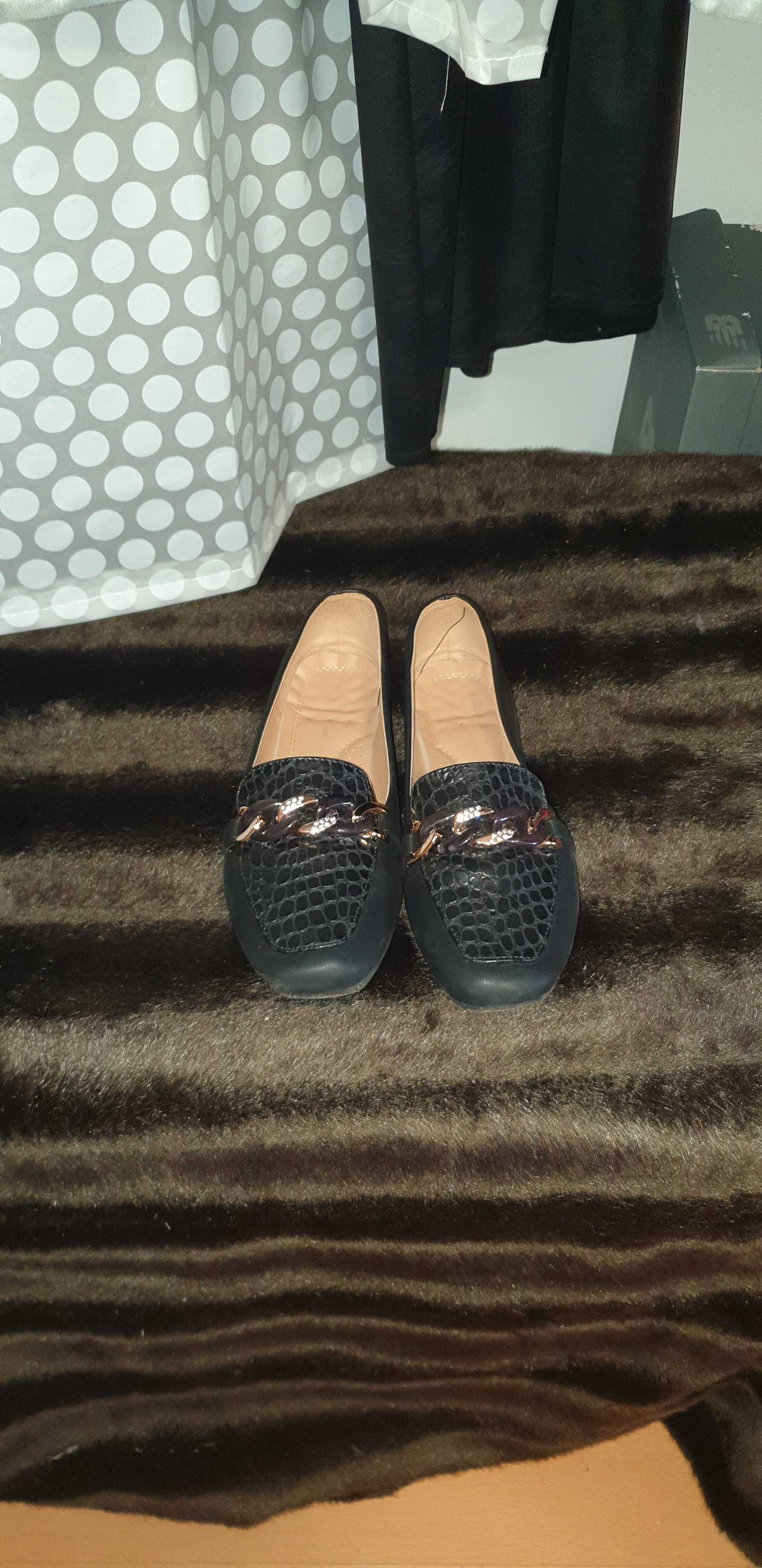 Sabrinas com detalhe corrente