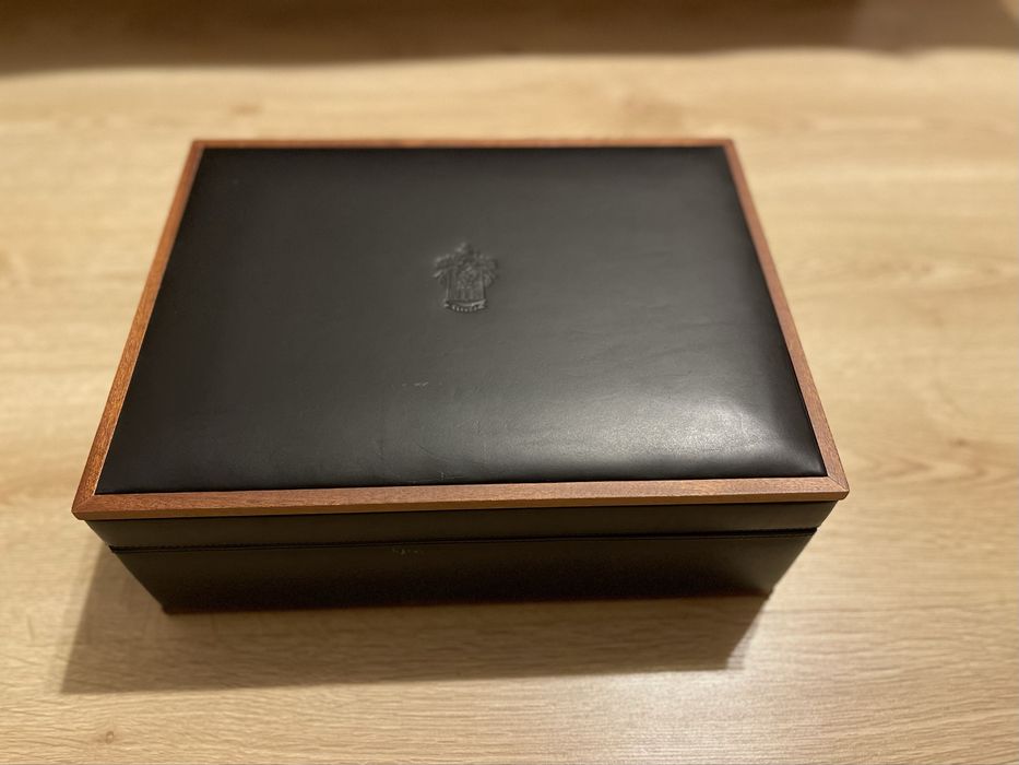 Дерев'яний та шкіряний футляр для ручки Pineider