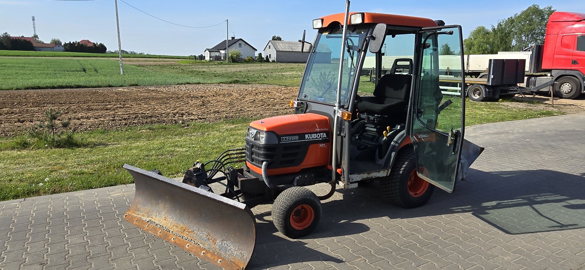 Traktorek komunalny kubota bx2200 plug,piaskarka