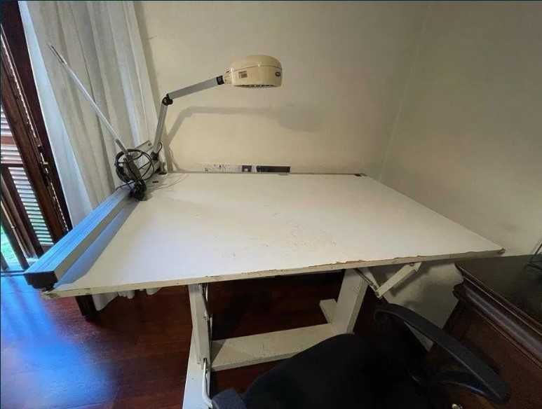 Estirador 1.50*0.90 com máquina de desenho e cadeira