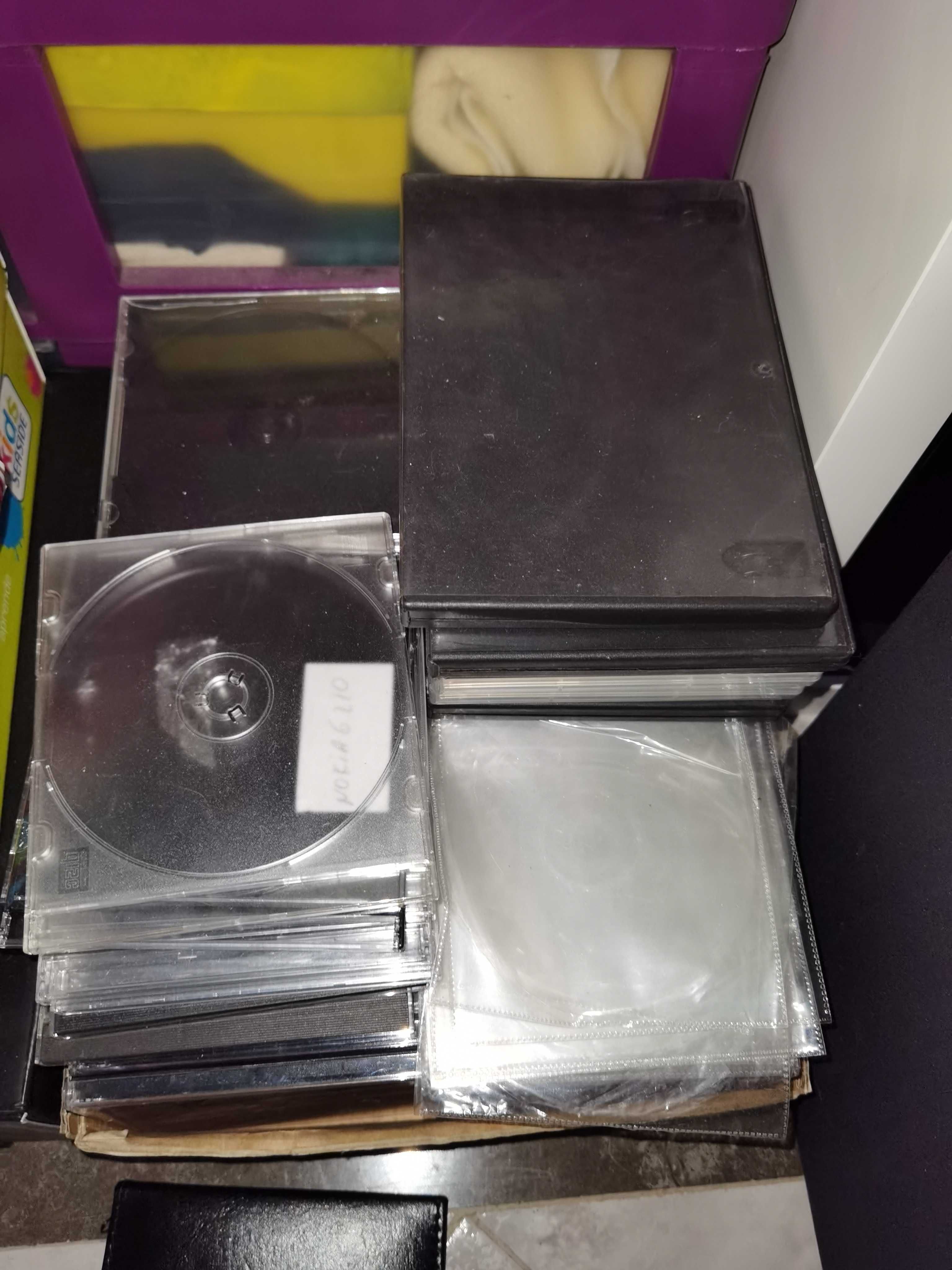 Vendo caixas de CD e DVDs