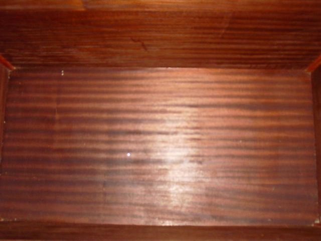 Baú Arca chinês com aplicações em latão