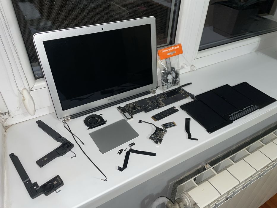 MacBook Air (13-inch, Mid 2013) дисплей,SSD,плата,батарея,тач пад