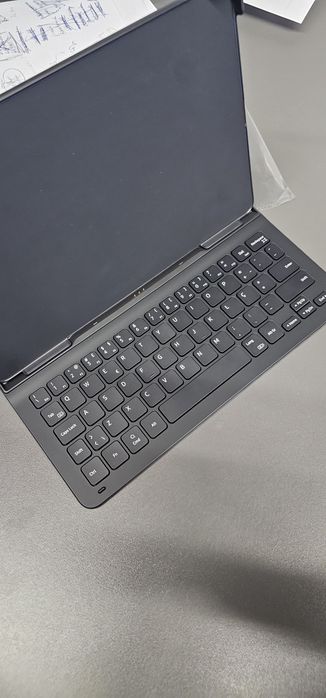 Novo. Capa com teclado para samsung A9+