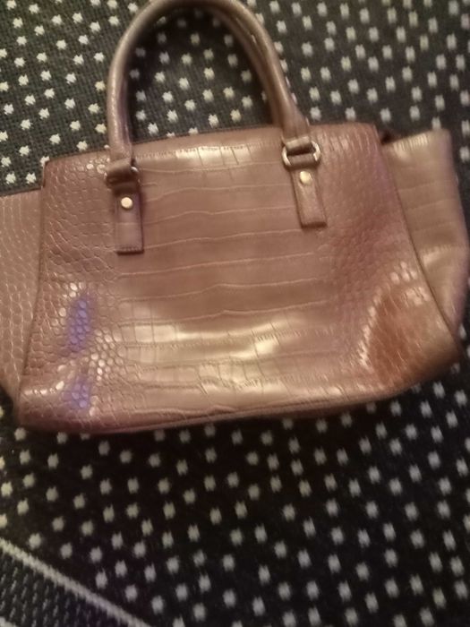 Mala bennetton rosa bom estado