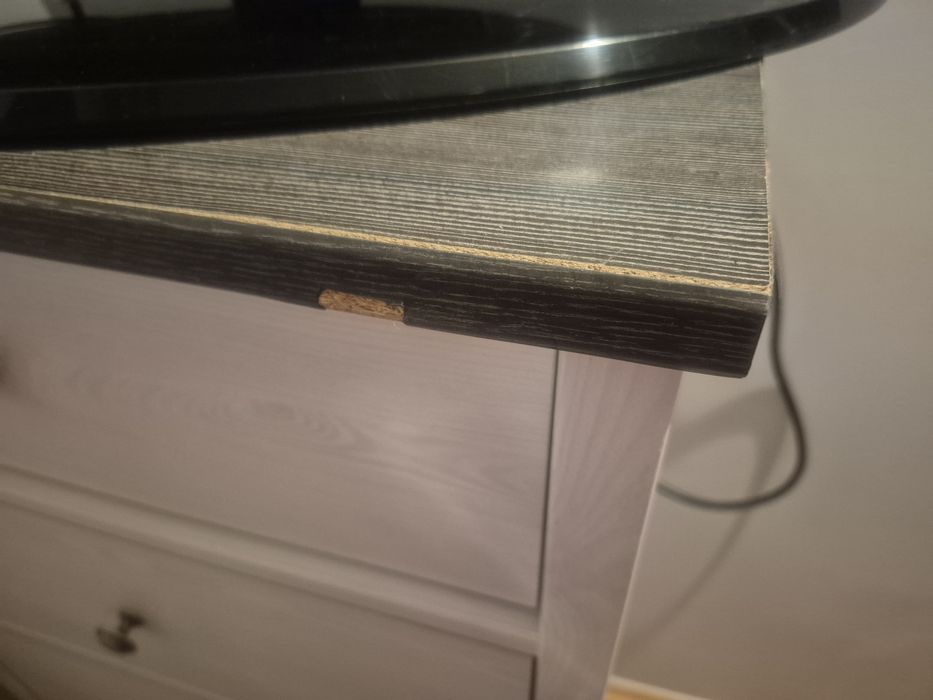 Zestaw BRW Antwerpen - białych mebli z czarnym blatem do salonu