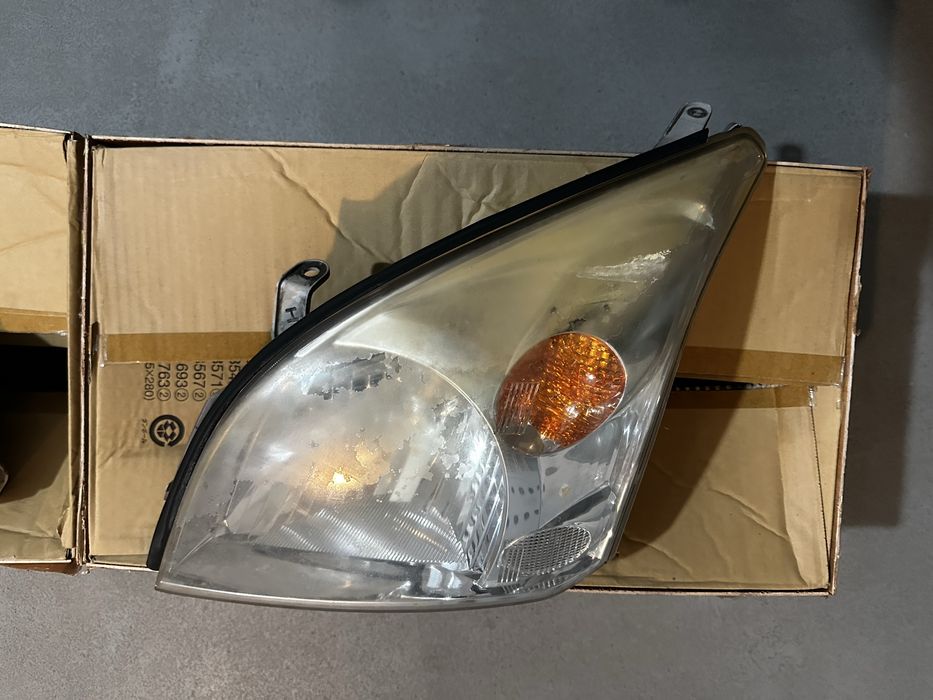 Lampy przednie Toyota Land Cruiser 120  rocznik 2007 rok