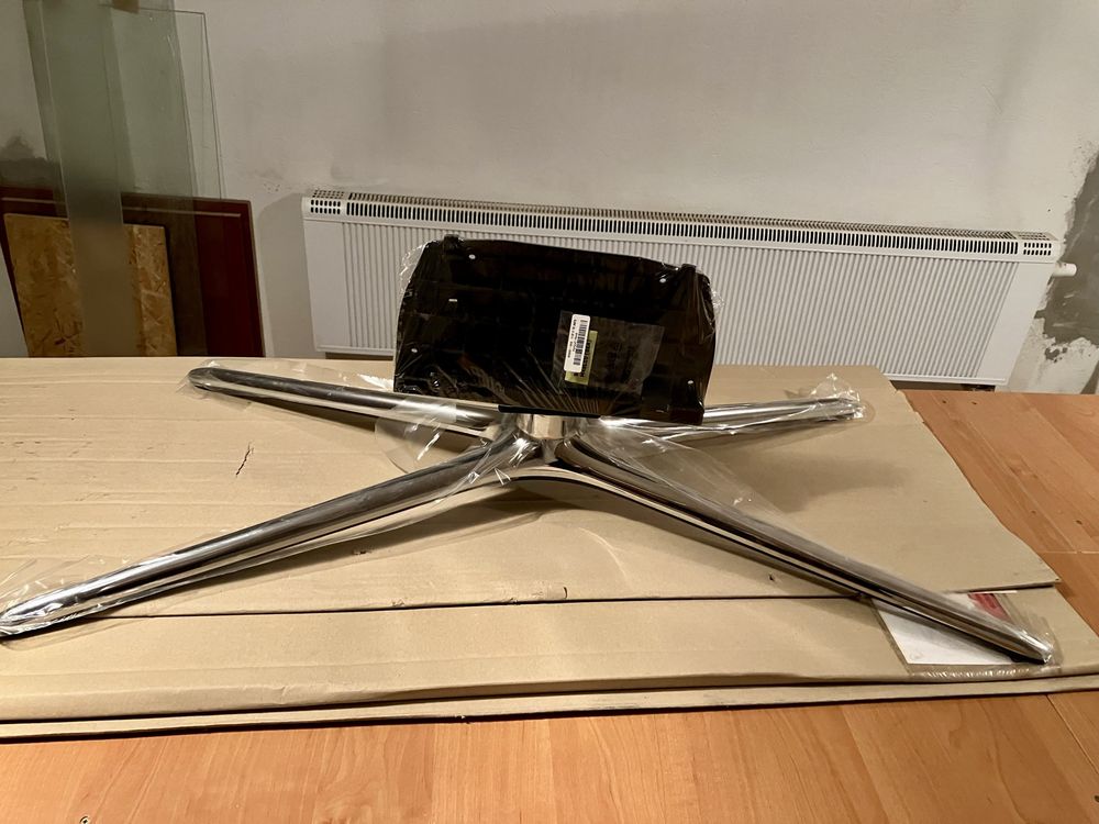 Stojak z uchwytem do telewizora Samsung
