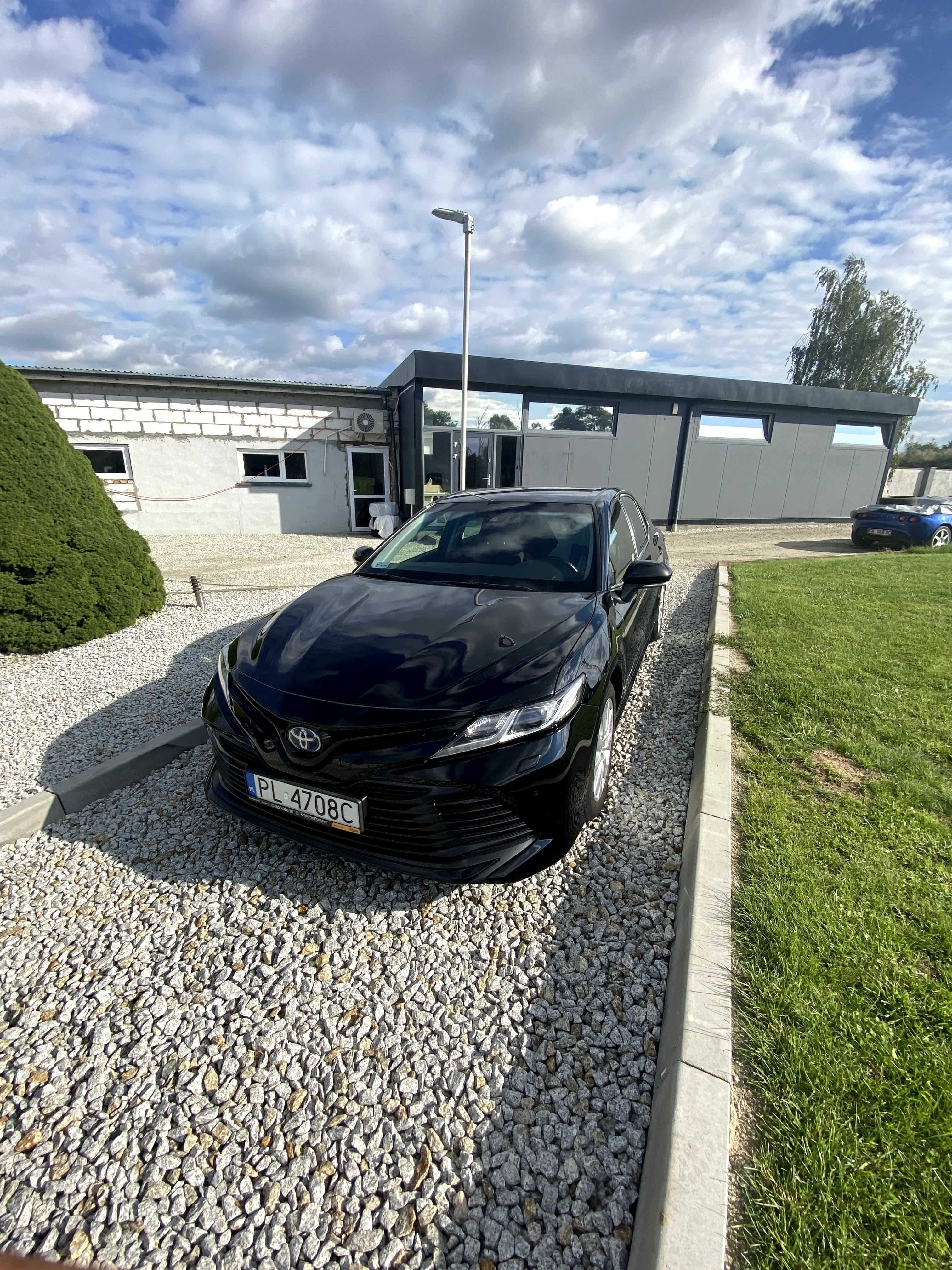 Wynajem długoterminowy i krótkoterminowy TOYOTA Camry Hybrid