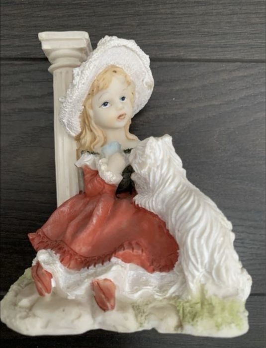 Статуэтка девочка с собачкой