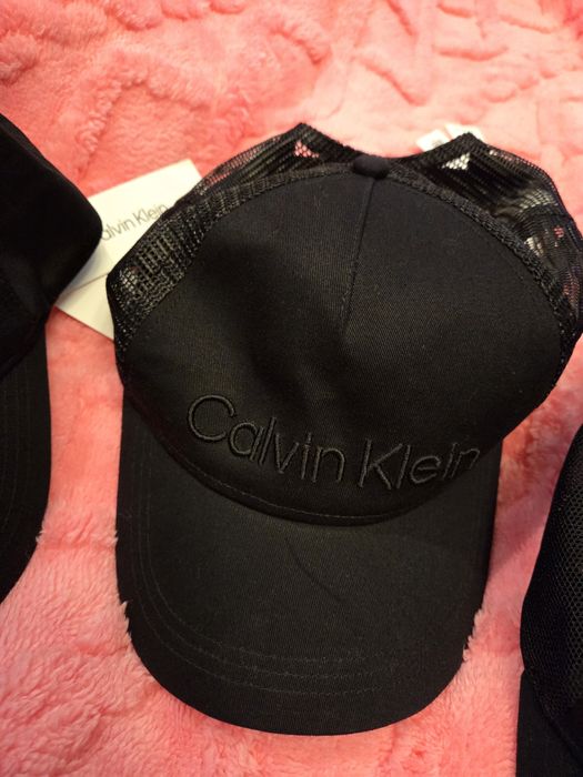 Czapki calvin klein