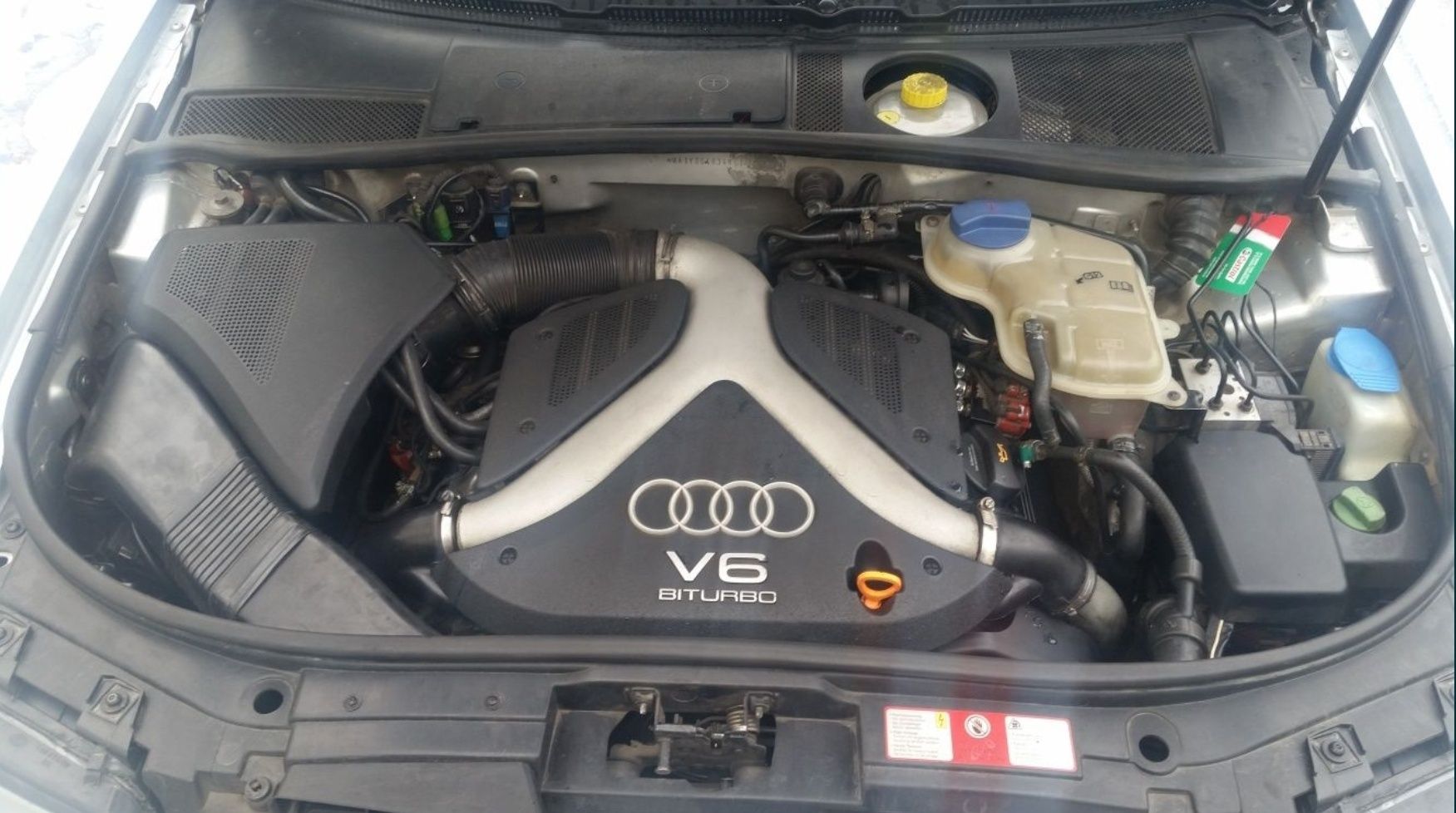 078133681 AR Бензинова топливна рампа до Audi A6 C5 2.7T Bi-Turbo