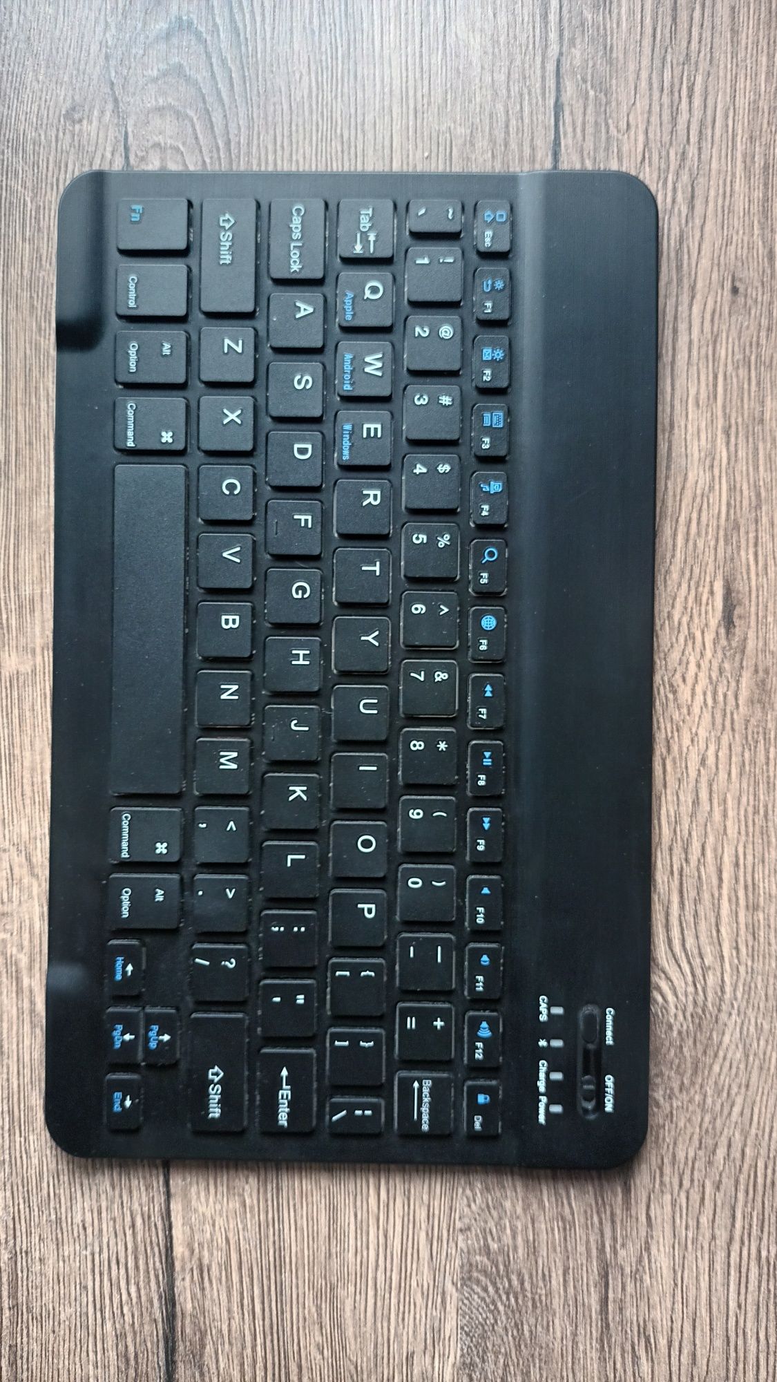 Zestaw Ipad 10,2" ( 9 gen. ) + Etui + Klawiatura + Rękawiczka