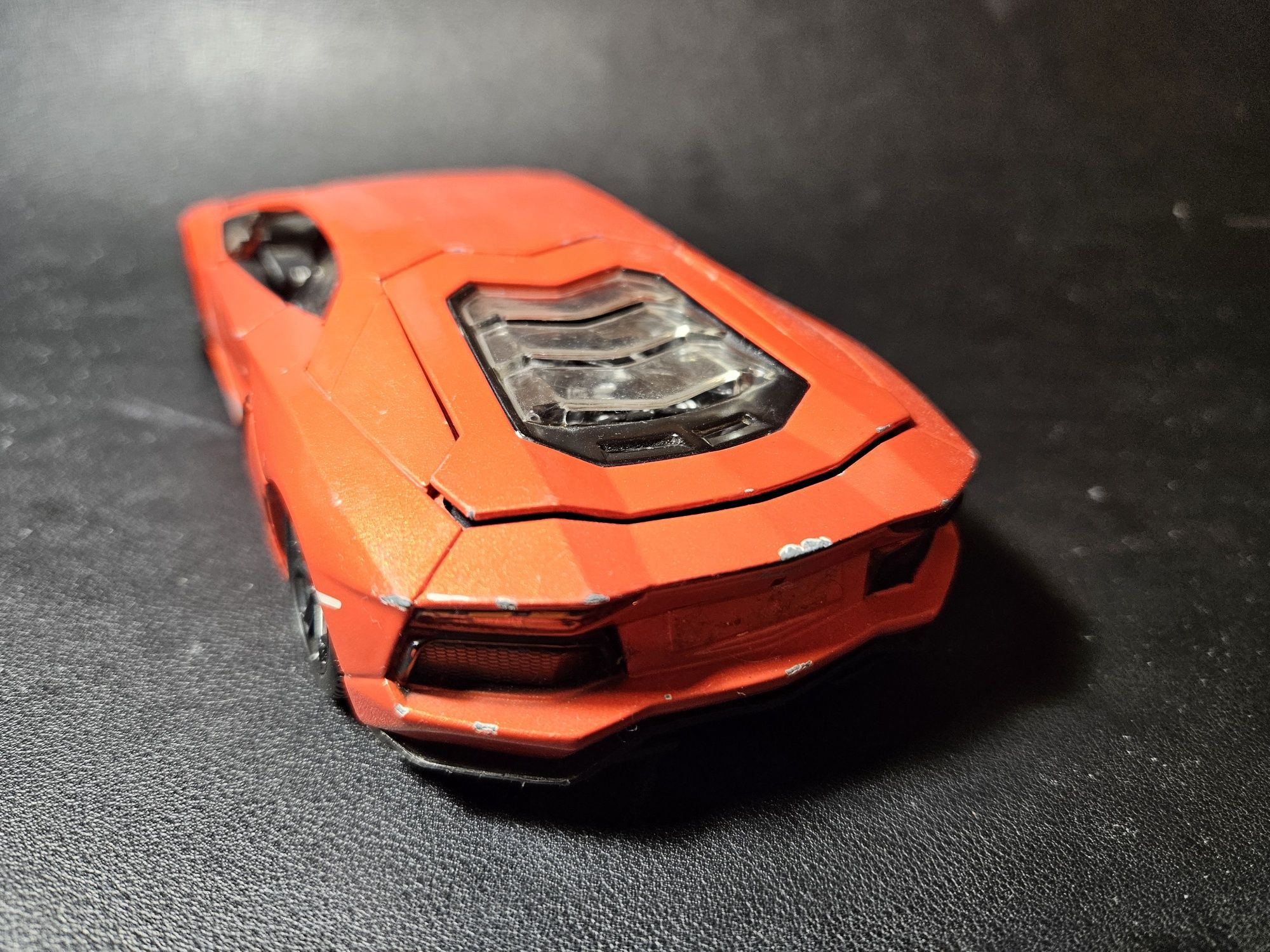 Model Maisto Lamborghini Aventador 1:24