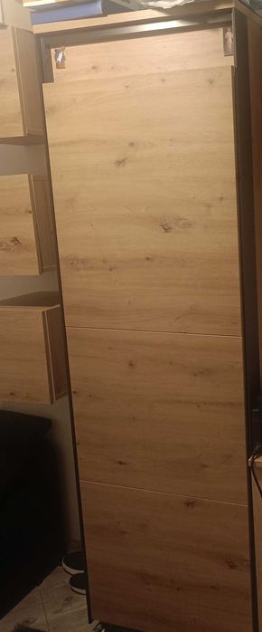 Szafa pojedyncza  z półkami