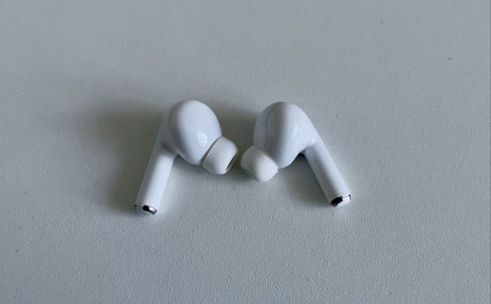 Słichawki AirPods Pro z etui