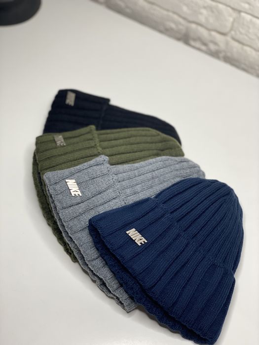 Мужская зимняя шапка Nike черная НА ФЛИСЕ плотная теплая с отворотом