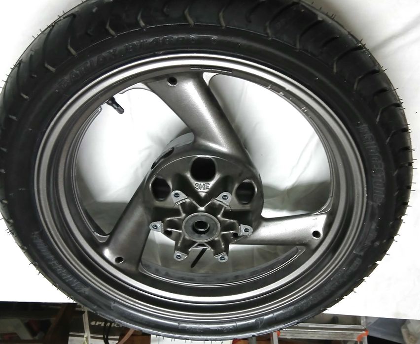 Yamaha XJ 600 (jantes mais pneus a estrear)