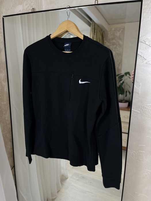 Nike Sportswear Tech: Світшот з кишенею на блискавці та Swoosh