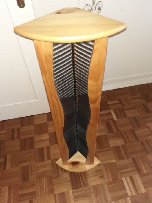 Coluna porta cds de canto