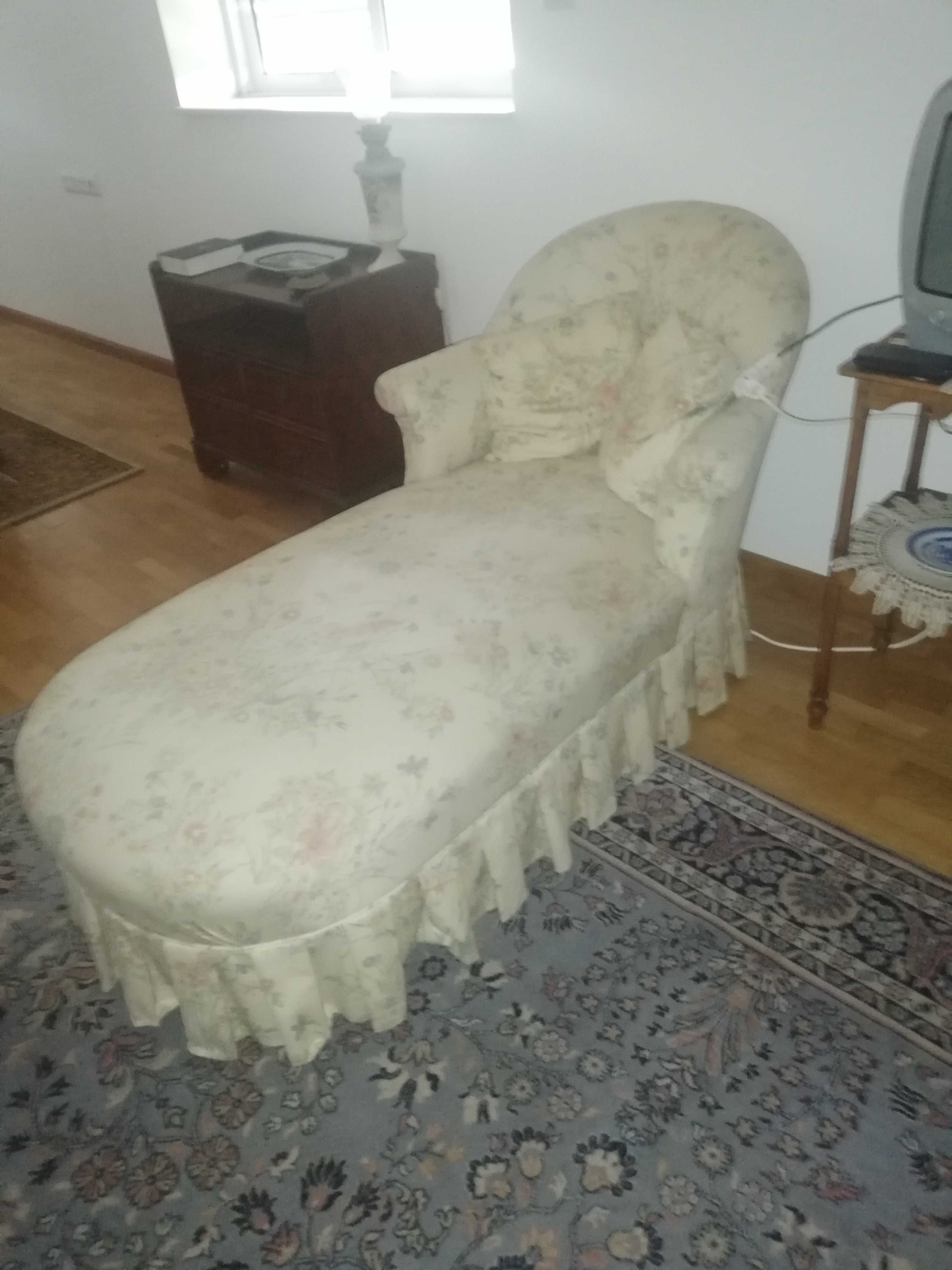 Chaise longue modelo clássico.