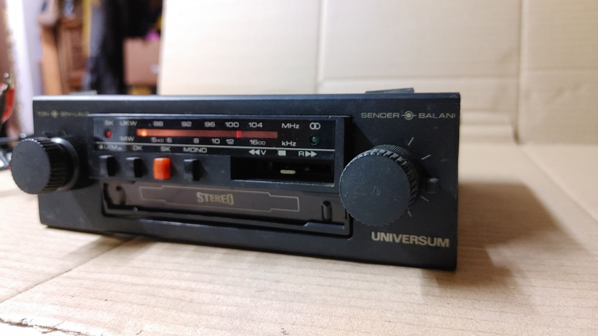 Universum stereo vintage radio samochodowe