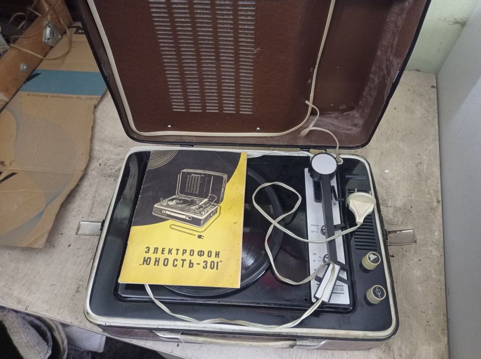 Антикварний програвач періоду СРСР